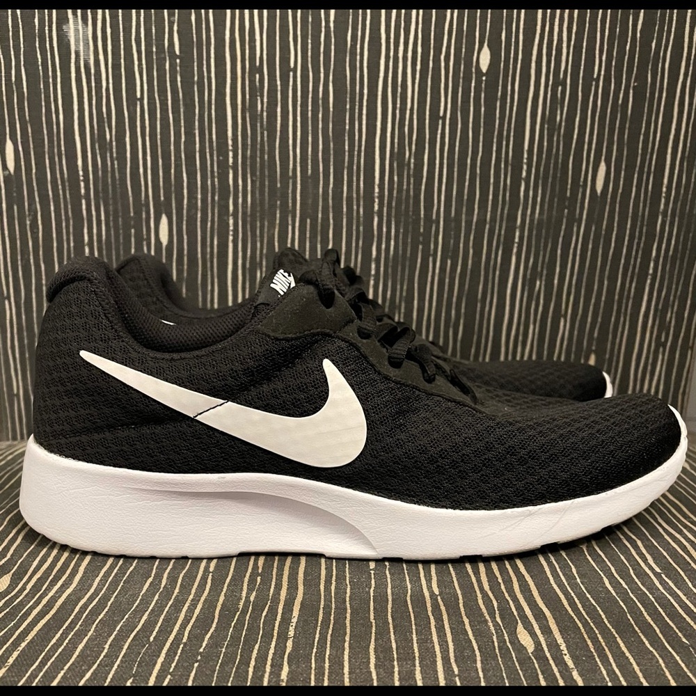 Nike Tanjun